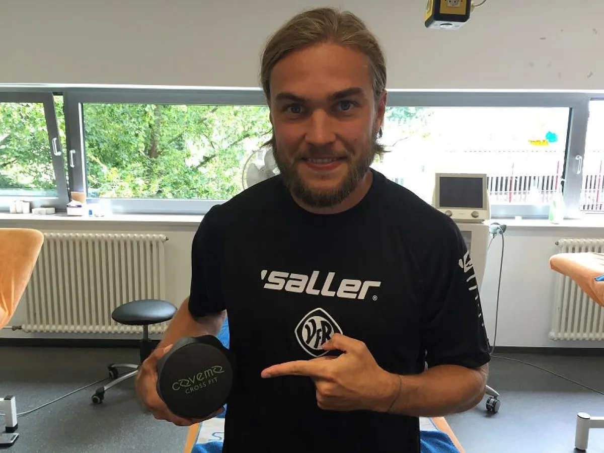 Mika Ojala mit seinem Rückentrainer Covemo®Crossfit
