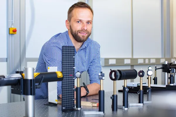 Bild: Mit Teraherz-Licht atomar dünne Halbleiter steuern