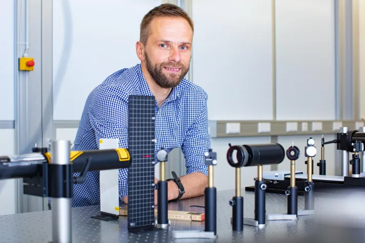 Bild: Mit Teraherz-Licht atomar dünne Halbleiter steuern