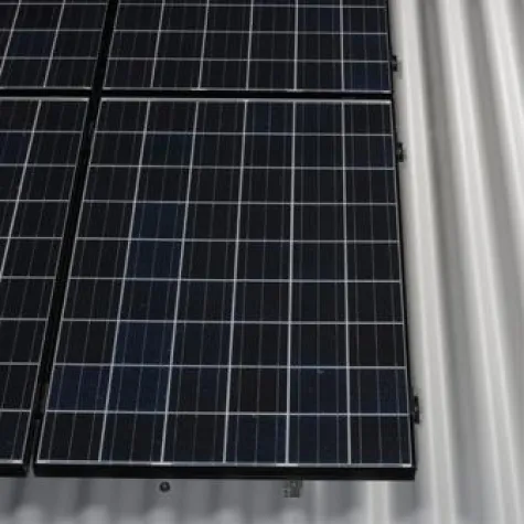 Dachsanierung mit Rendite: Das neue Eternit Photovoltaik- System Solesia für Wellplattendächer Bild: Dachsanierung mit Rendite: Das neue Eternit Photovoltaik- System Solesia für Wellplattendächer