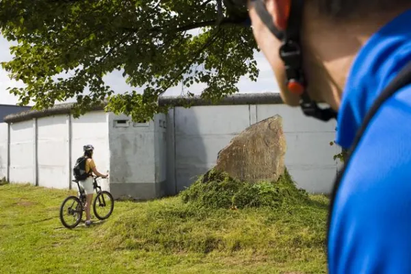 Naturpark Frankenwald - auf Schmuggelpfaden der deutsch-deutschen Geschichte nachgehen Bild: Naturpark Frankenwald - auf Schmuggelpfaden der deutsch-deutschen Geschichte nachgehen