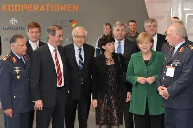 Ein aPLEX Projekt: Kooperationen Pavillon auf der ILA 2010 Bild: Ein aPLEX Projekt: Kooperationen Pavillon auf der ILA 2010