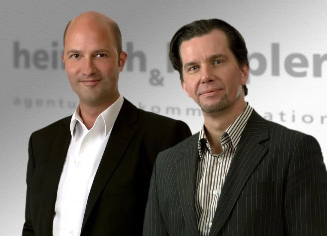heinrich & kappler ist für den Designpreis der Bundesrepublik Deutschland nominiert ? mit dem CeBIT-Auftritt von SAP in Hannover. Von links: Jens Heinrich, Thomas Kappler.