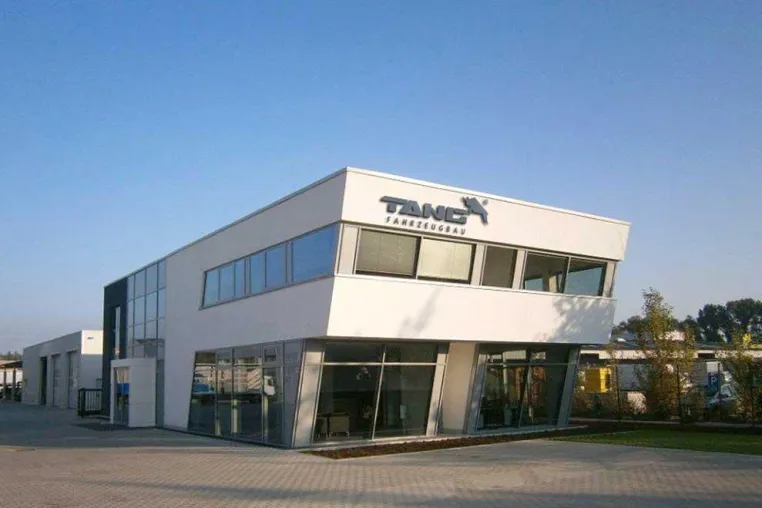 Bild: Erfolgreiches Audit: TANG Fahrzeugbau erhält Konformitätsbescheinigung des VDA