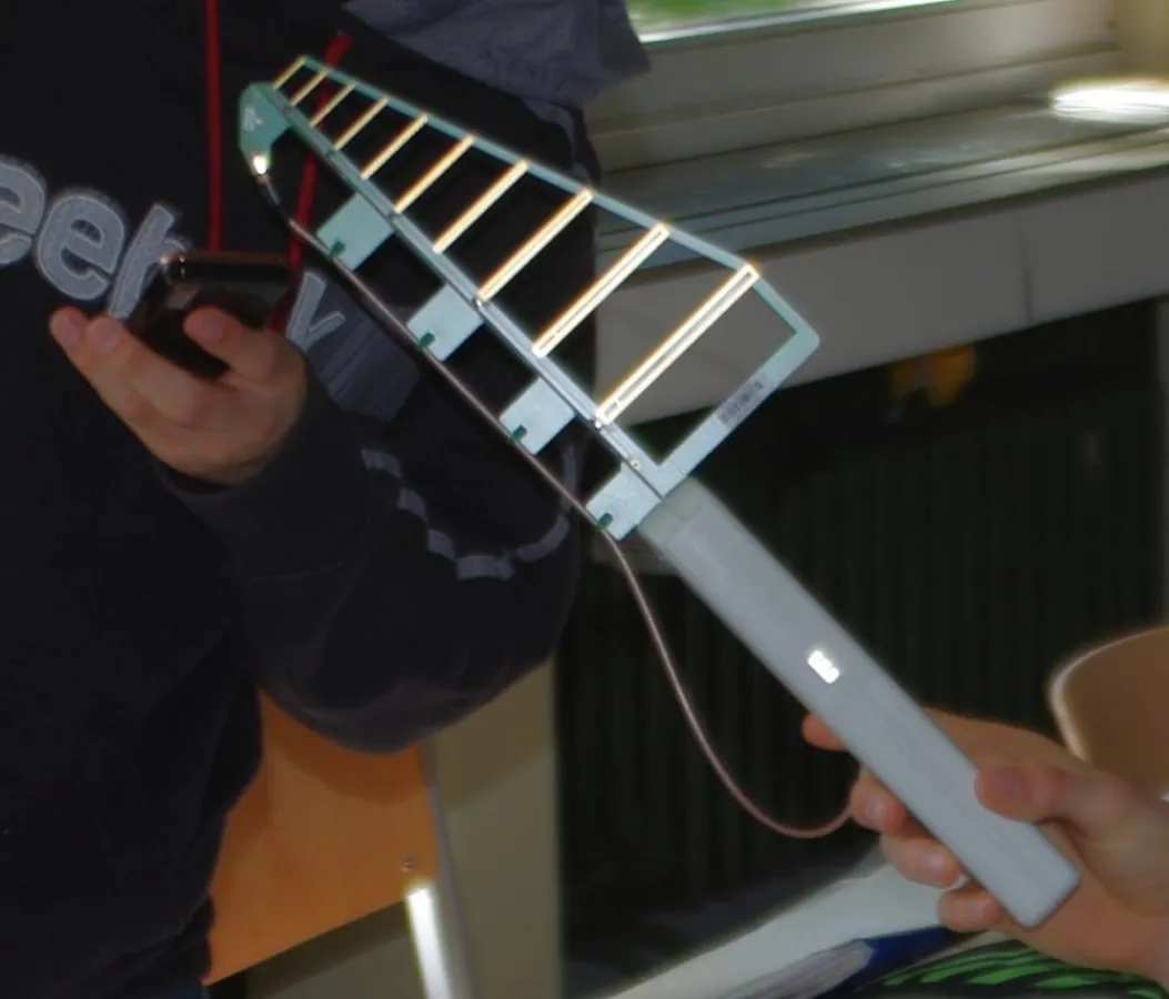 Schülerinnen auf Strahlensuche (Foto: Ilka Mutschelknaus, R.U.N.)