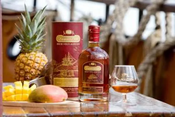 Bild: Kurz gehalten schmeckt besser: Rum aus Guadeloupe