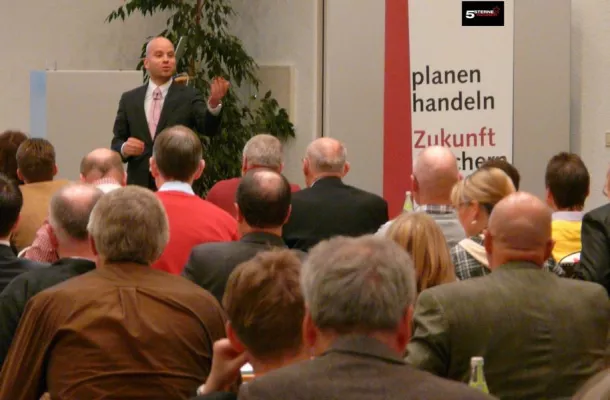 Verkaufsmotivation und Vorträge: Mit neuem Vertriebs-Schwung ins Jahr 2012 Bild: Verkaufsmotivation und Vorträge: Mit neuem Vertriebs-Schwung ins Jahr 2012