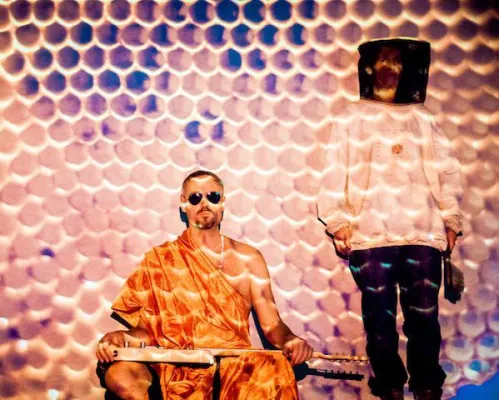 Bild: Cosmic Love - Ein Bienenstück von unitedOFFproductions