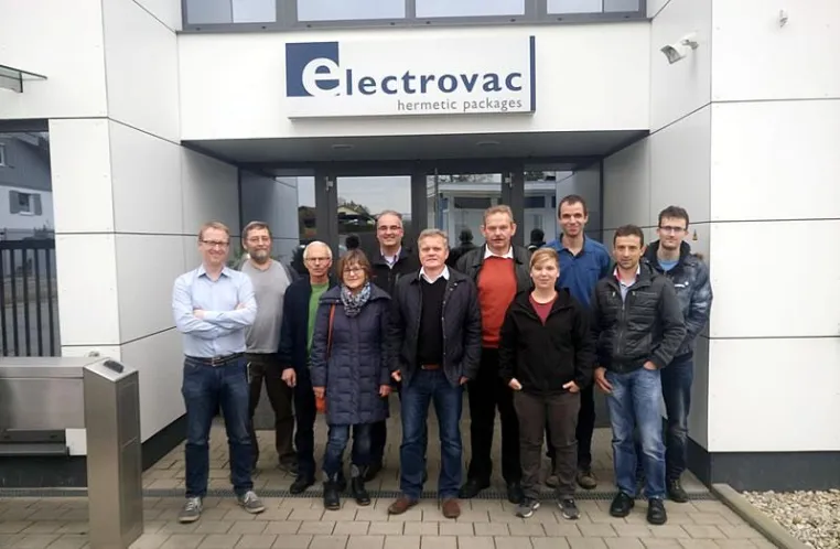 Bild: IMV Passau besichtigt Fa. Electrovac Hacht und Huber GmbH