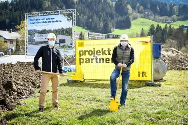 Bild: i+R errichtet Firmengebäude für FHE Edelstahl Produktion