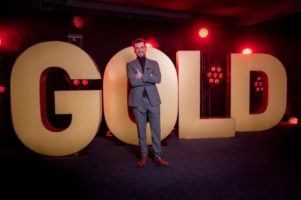 Bild: Gold geht in die Eifel - Investmentexperte Dzubur rockt 5. Internationalen Speaker Slam in Wiesbaden