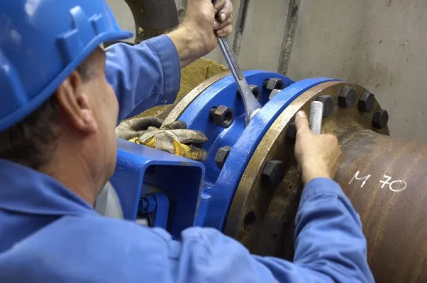 Bild: Aus Wind mach Volt - Mennicke Rohrbau erneuert Dampfeinspeisung bei SKF