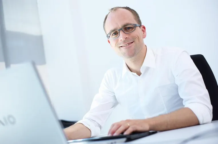 Bild: Ulmer Simulationsexperte Dr. David Wenger Dozent bei SimScale Sommerkursen