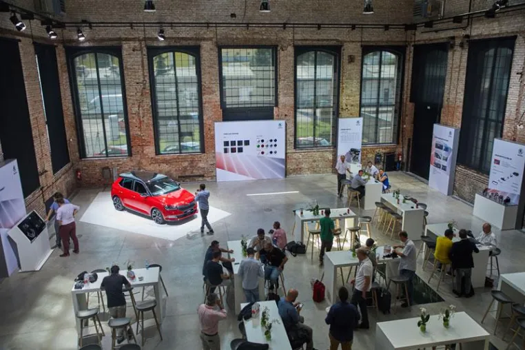 Bild: fischerAppelt, live marketing inszeniert neuen SKODA FABIA für die Presse