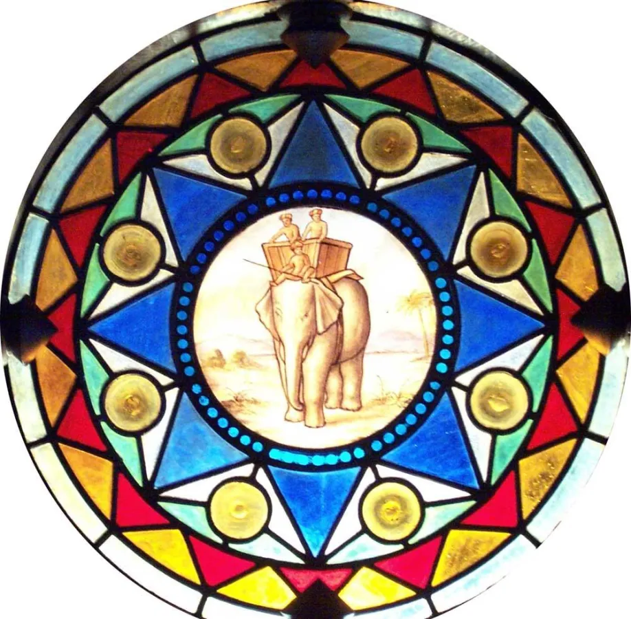 Eins der gestohlenen historischen Fenster aus dem Mirker Bahnhof in Wuppertal