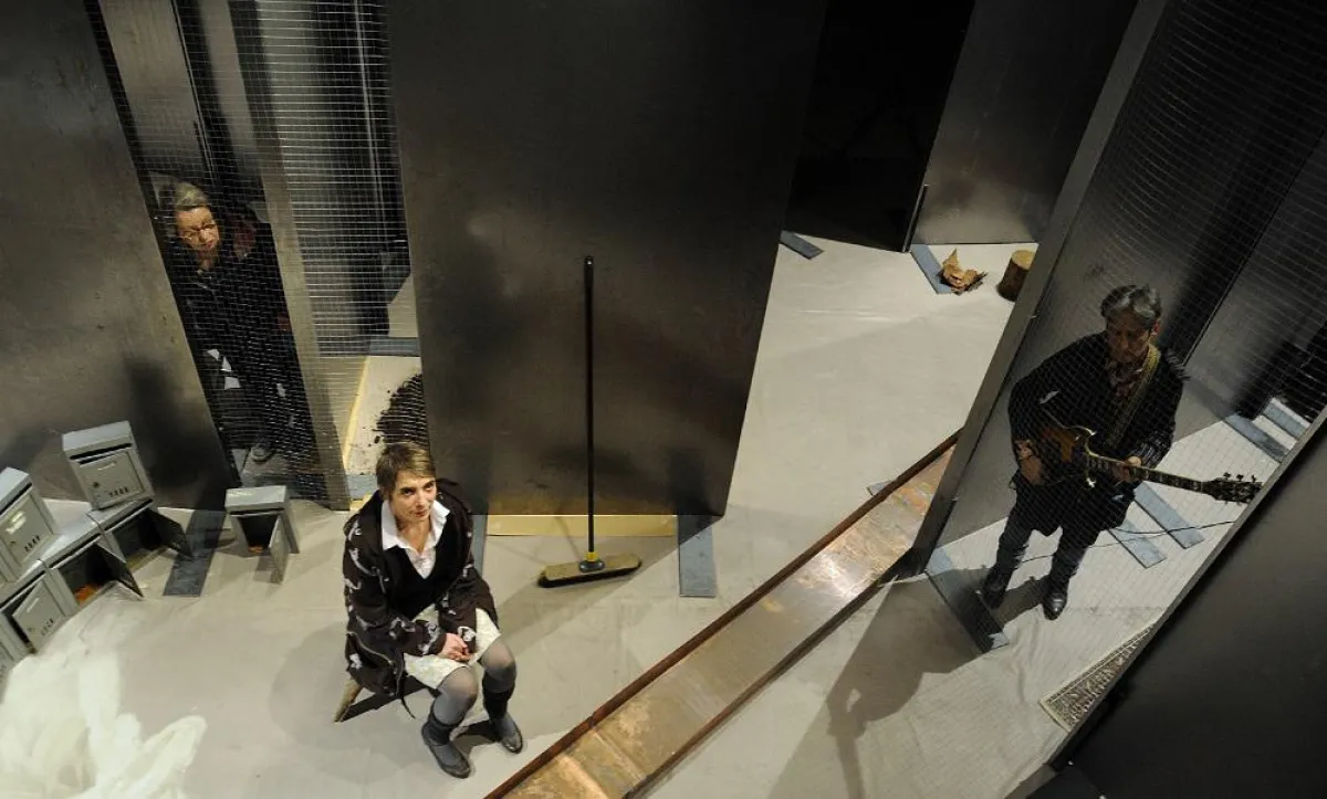 LAND by Volker Derlath, hier: Sophie Wendt und Robert Spitz