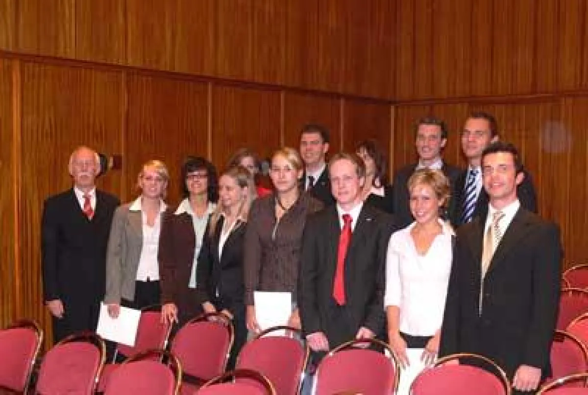 Studierende der EUFH gehören zu den Ausbildungsbesten des IHK-Bezirks Köln.