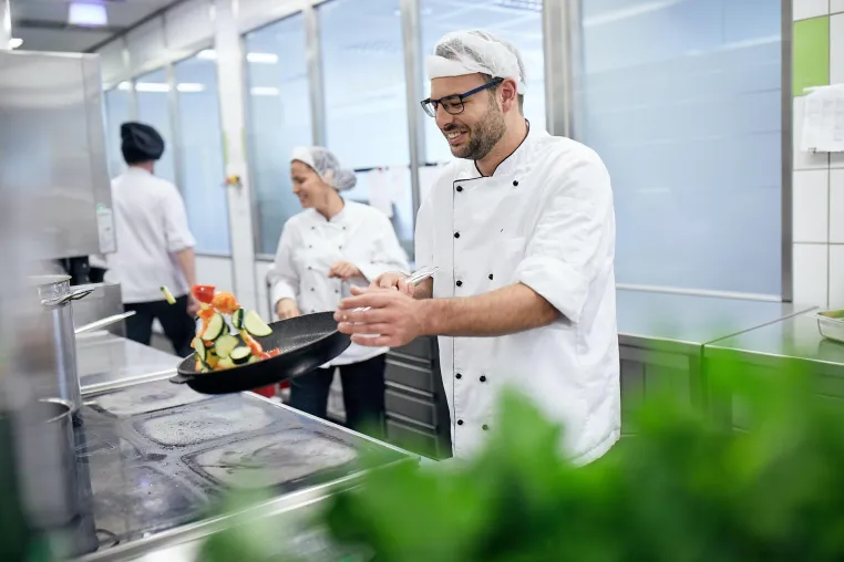 LWL-Kliniken und Rebional: Wie die Umstellung auf frische Bio-Kost gelingt Bild: LWL-Kliniken und Rebional: Wie die Umstellung auf frische Bio-Kost gelingt