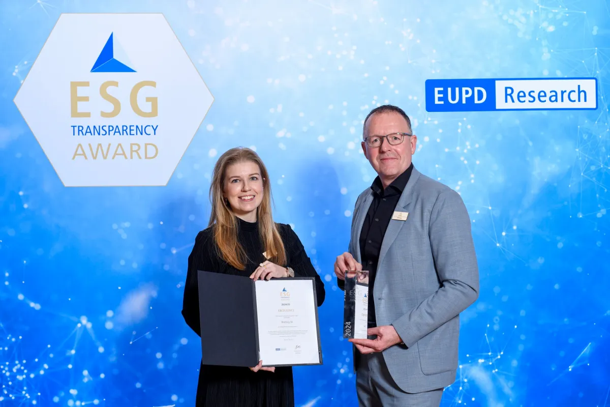 Pauline Braun Cobigo (Breitling) nimmt den ESG Transparency Award 2024 beim ESG Summit entgegen. (© EUPD/Wenski)