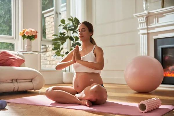 Bild: Kinesio-Tape für den Babybauch: Mommy Tape bringt wirksame Unterstützung nach Hause