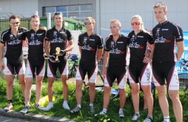 Fahrrad.de Cycling Team zufrieden mit abgelaufenen Saison – sucht aber weiter motivierte Verstärkung Bild: Fahrrad.de Cycling Team zufrieden mit abgelaufenen Saison – sucht aber weiter motivierte Verstärkung