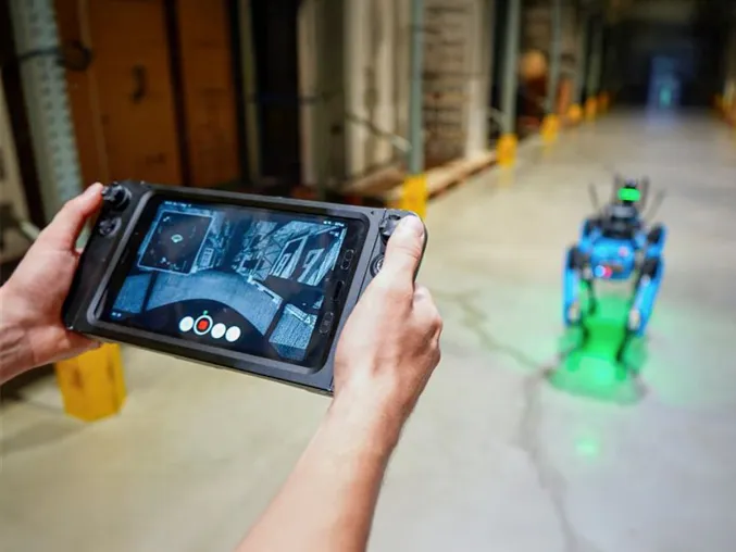 Bild: Otto Group realisiert intelligente KI-gestützte Roboterkoordination mit einem Digital Twin von Roboverse Reply