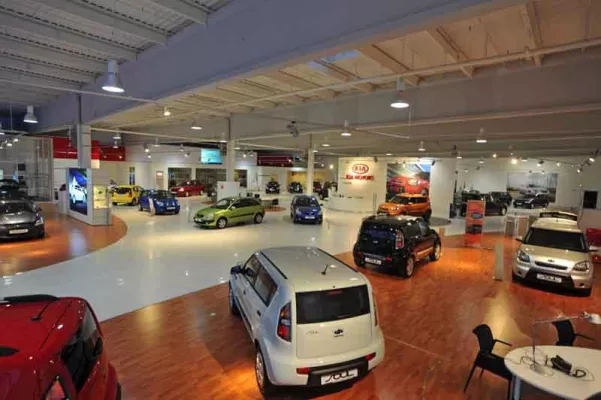 Bild: Outstanding Solutions realisierte Showroom für größte Kia Repräsentanz in Europa