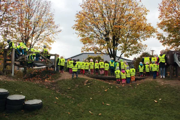 Bild: OPPR:: BigB Warnwesten haben sich im Bewegungskindergarten St. Sebastian in Beckum bewährt ::