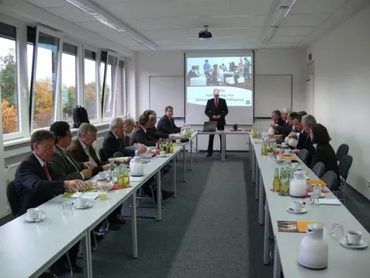 Neue Seminarreihe für Existenzgründer an der EUFH in Neuss: Kick-Off für Unternehmerschule Bild: Neue Seminarreihe für Existenzgründer an der EUFH in Neuss: Kick-Off für Unternehmerschule