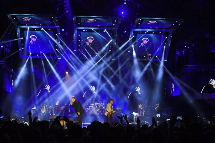 Bild: 'Fliegende' ROBE Robin Pointes für Herbert Grönemeyer