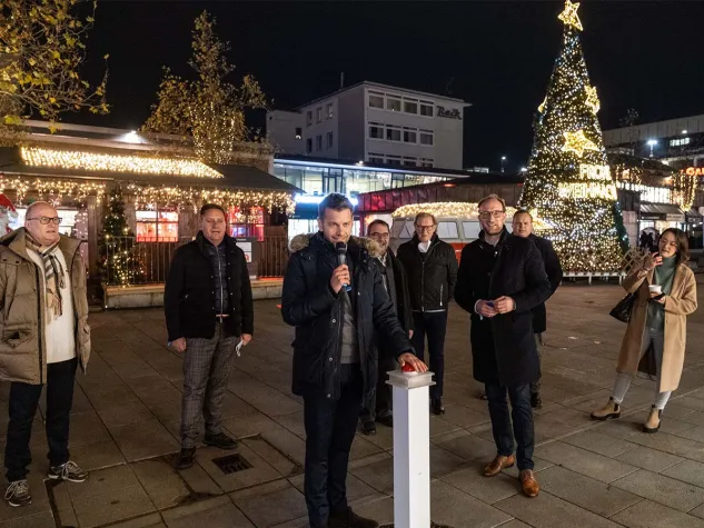 Bild: Weihnachtliche Lichtshow auf dem Weihnachtsmarkt 