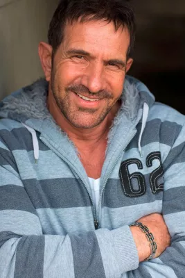 Bild: Thomas Kautenburger liest in den Mintrop Hotels aus seinem Roman