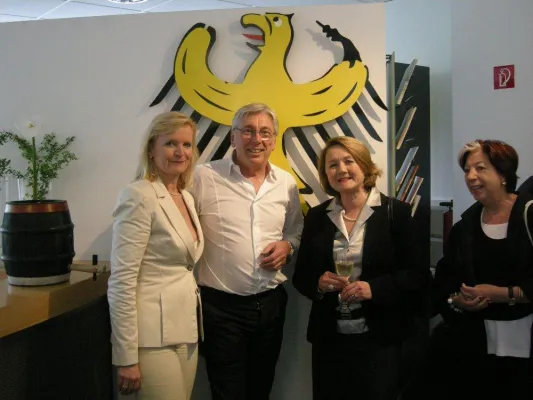 Bild: Erfolgreiche Vernissage in der Agentur Leven
