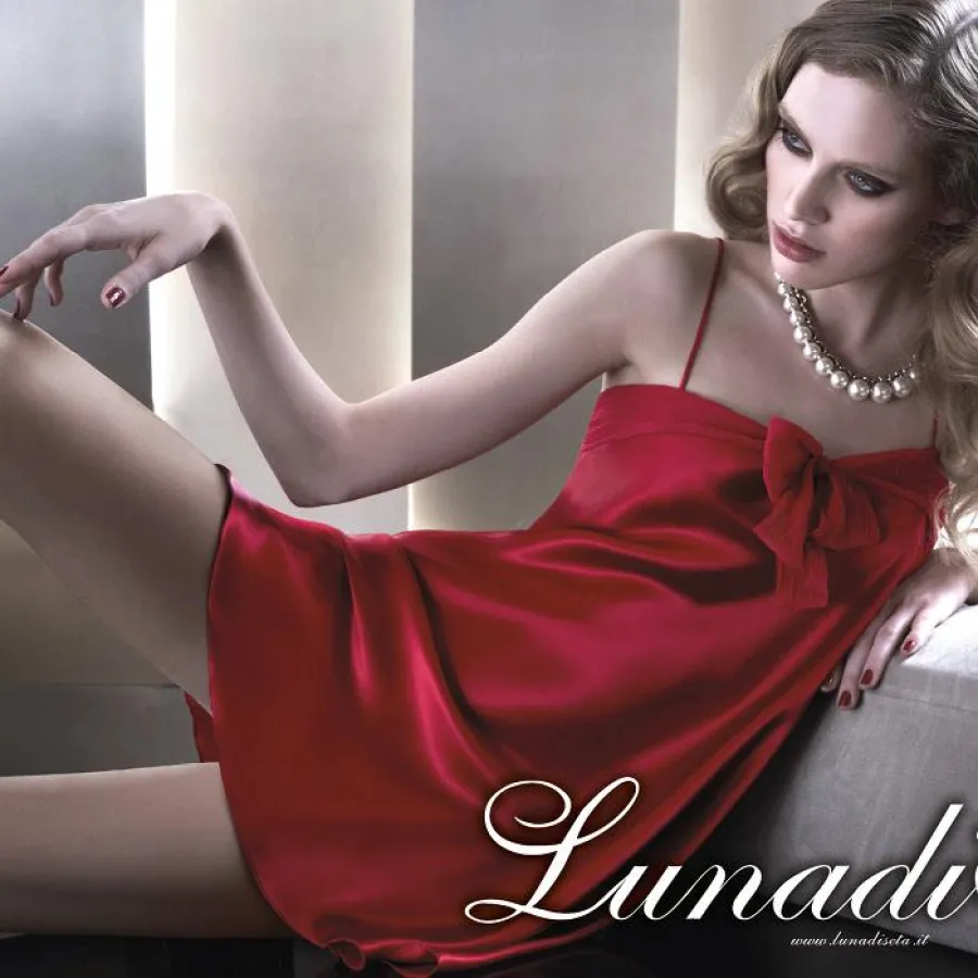 Luna di Seta Baby - Doll aus rubin-roter Seide