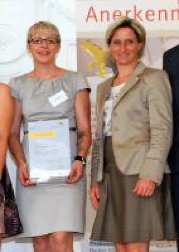 Wolf GmbH Internationale Spedition ausgezeichnet als "Beispielhaftes Unternehmen 2017" Bild: Wolf GmbH Internationale Spedition ausgezeichnet als "Beispielhaftes Unternehmen 2017"