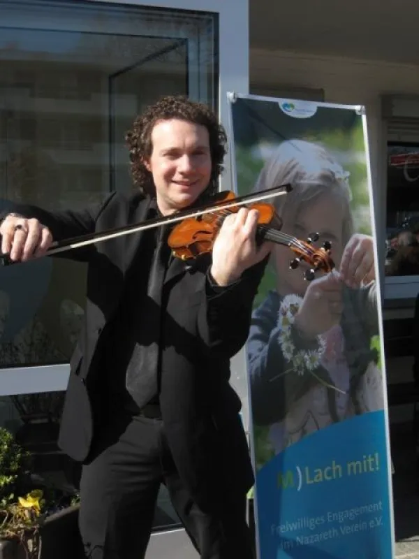 Der Geiger Jan Baruschke verzauberte das Lübecker Publikum