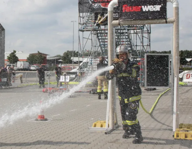 Bild: Feuerwear bei der 1st Mosel Firefighter Combat Challenge in Spangdahlem