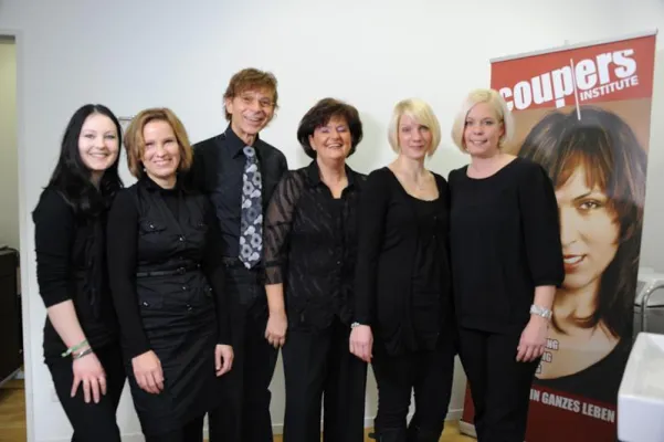 Das COUPERS Institute in Hannover startet kostenlose Hotline gegen Haarprobleme Bild: Das COUPERS Institute in Hannover startet kostenlose Hotline gegen Haarprobleme