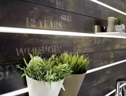 Bild: Trendiges Wanddesign: bedruckte Holzprofile im Vintage-Look - DIGIART10 verleiht eine markante Optik