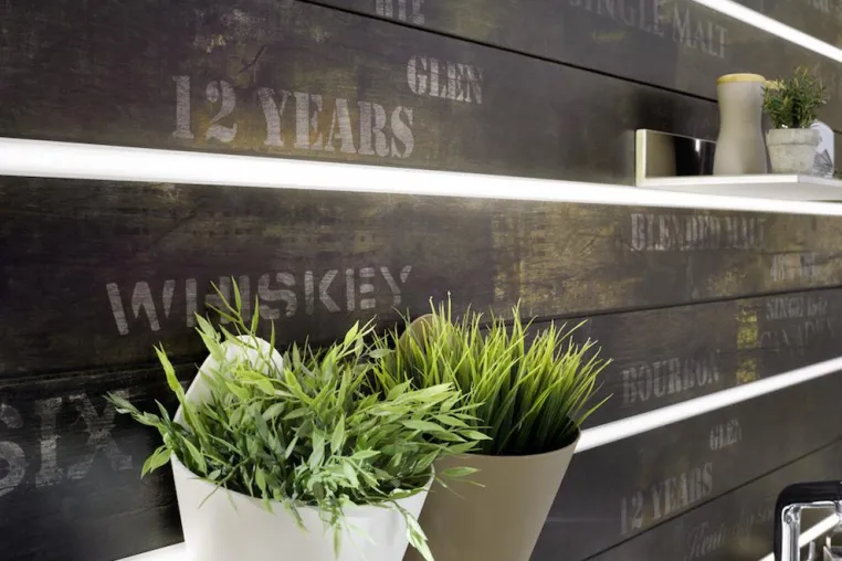 Bild: Trendiges Wanddesign: bedruckte Holzprofile im Vintage-Look - DIGIART10 verleiht eine markante Optik
