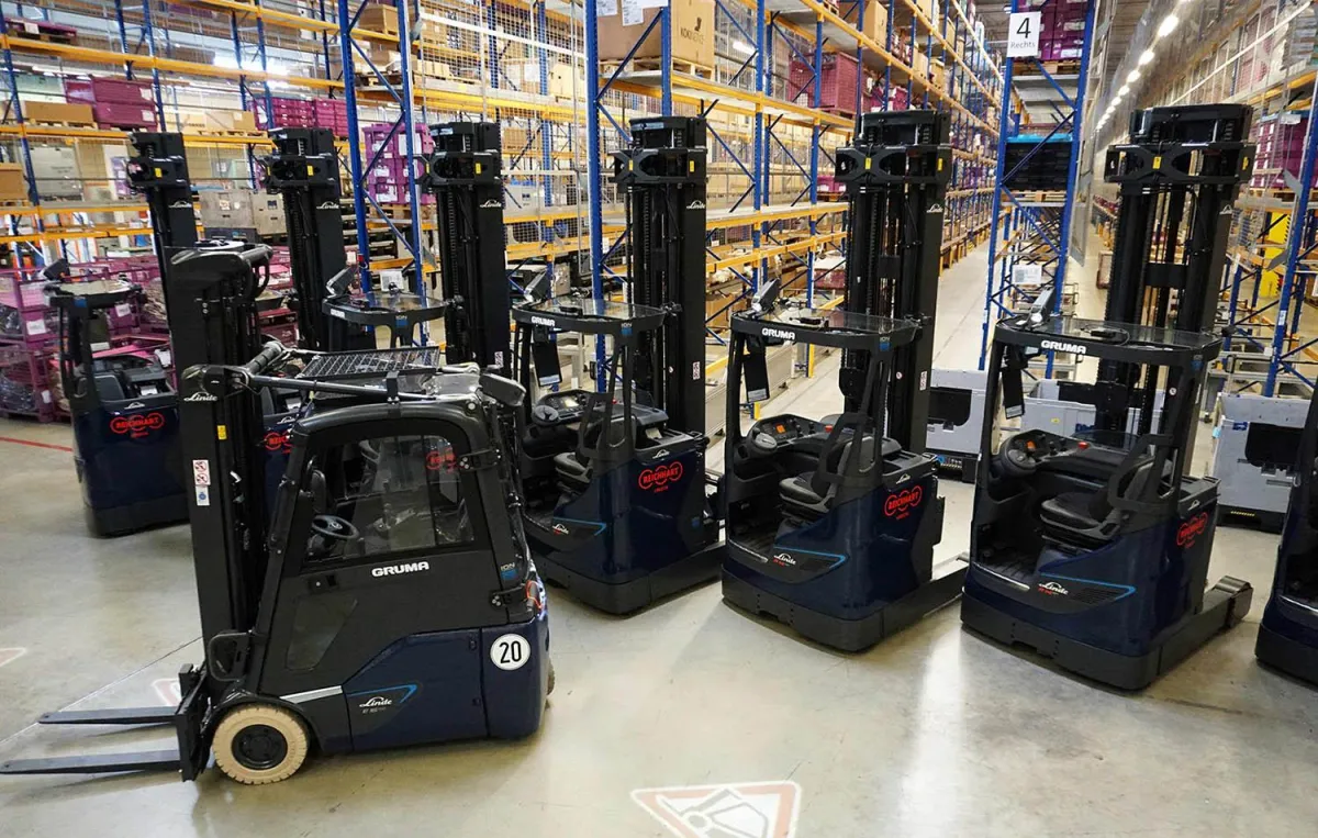 Mit den neuen Lithium-Ionen-FFZ gestaltet REICHHART seine Prozesse zukünftig noch effizienter.