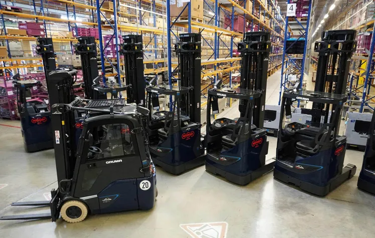 Bild: Zukunftsweisende Intralogistik: REICHHART setzt neue Flurförderzeuge mit Lithium-Ionen-Technologie ein