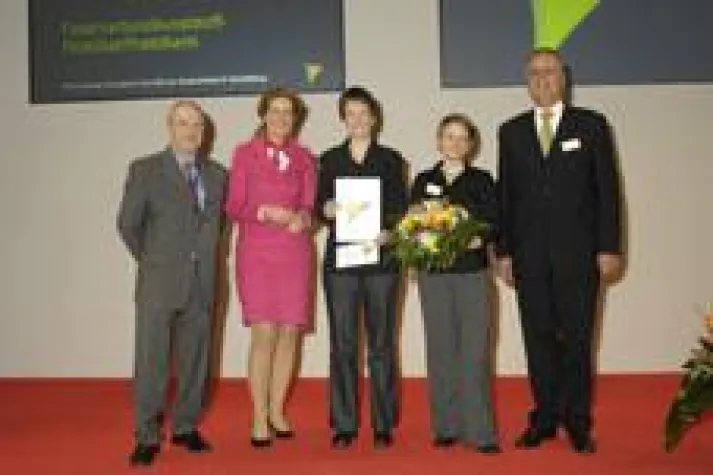 Bild: Fraunhofer IFAM erhält Weiterbildungs-Innovations-Preis für Faserverbundkunststoff-Praktiker