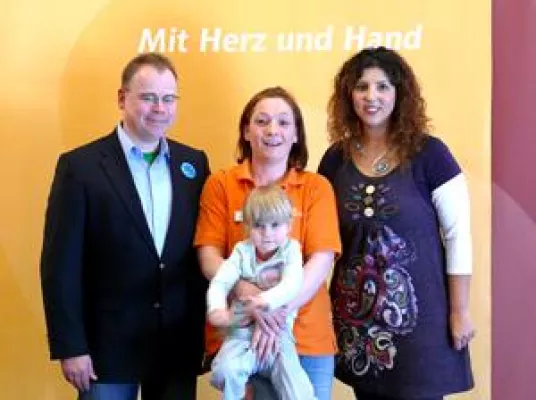 Kinderhospiz und NordseePflege schließen Vertrag - Neue Partner für Kinder Bild: Kinderhospiz und NordseePflege schließen Vertrag - Neue Partner für Kinder