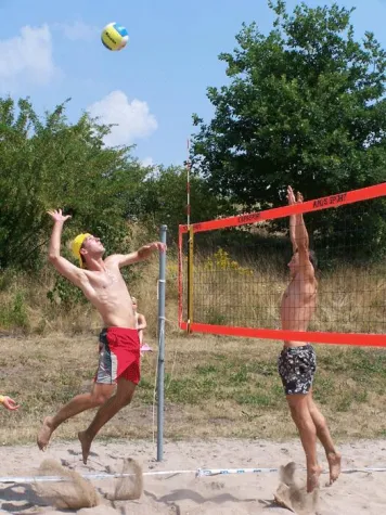 "One-Pack" und "Volleybären" - die Gewinner des SFBeach-Auto-Müller-MINI-Volleyballcup 2007 Bild: "One-Pack" und "Volleybären" - die Gewinner des SFBeach-Auto-Müller-MINI-Volleyballcup 2007