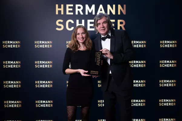 Bild:  Award für Menschlichkeit in der Führung
