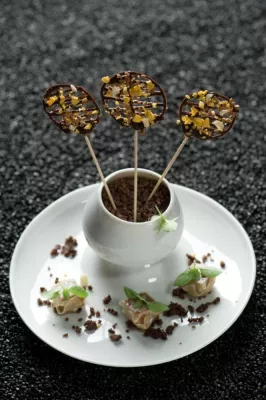 Juan Amador entwirft eigene Geschirr-Linie „Para mi“ Bild: Juan Amador entwirft eigene Geschirr-Linie „Para mi“