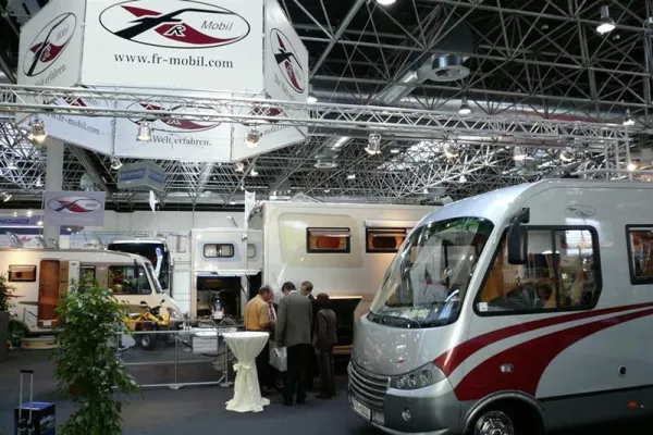 Bild: FROLI mit Reisemobilen und Zubehör zum Caravan Salon 2008