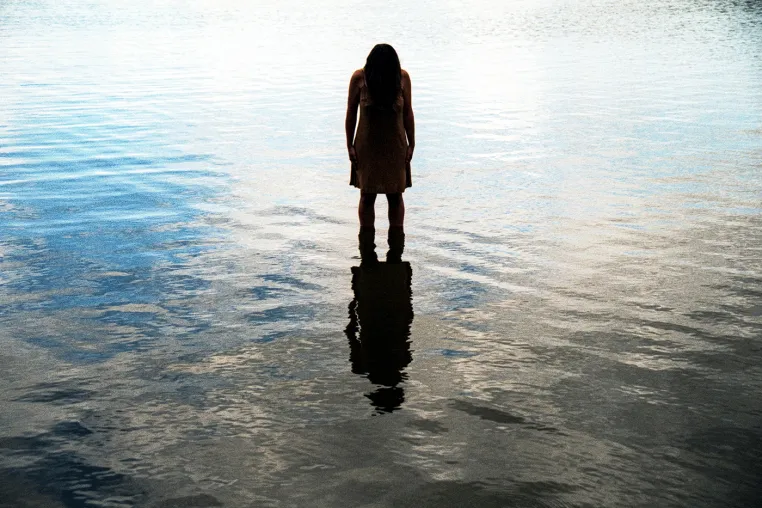 Bild: Kathrin von Eye Photographie / Ausstellung „IM FLUSS“ / Klosterscheune Zehdenick
