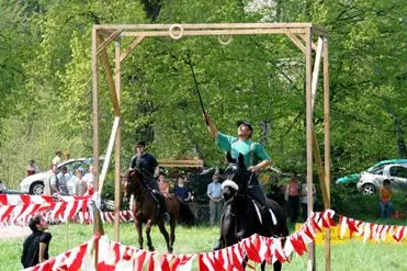 Bild: Kranzreiter, Falkner und ein Heidemönch laden zum Naturparkfest in die Dübener Heide ein